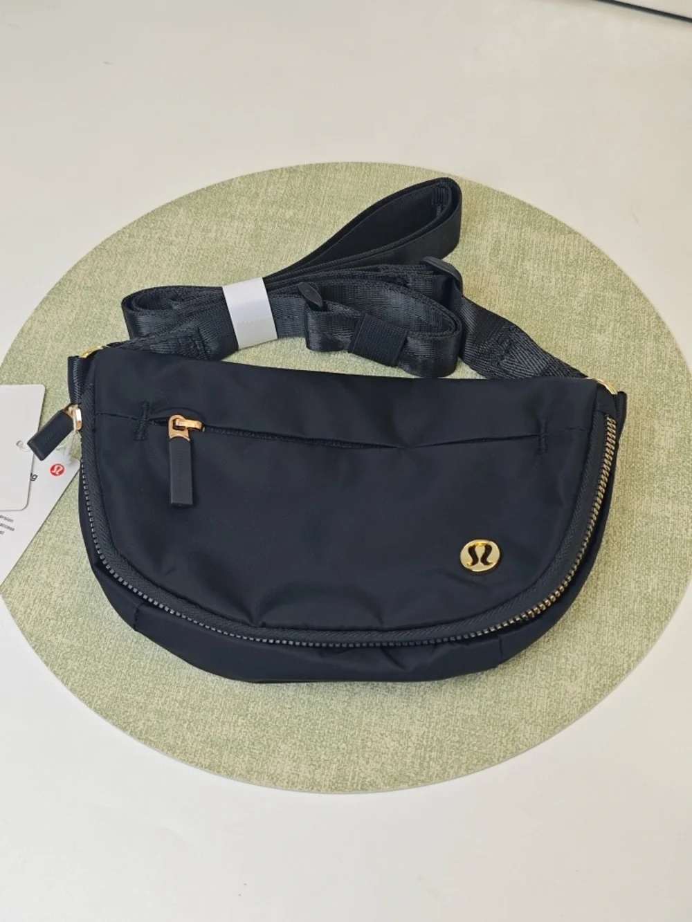 lululemon athletica Black Crossbody Belt Bag with Gold Hardware 2L - Picture 1 of 5